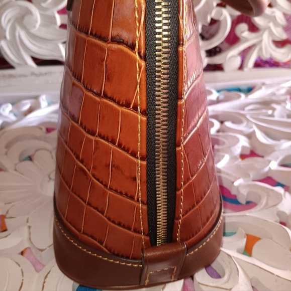 NWOT! DOONEY & BOURKE CROC EMBOSSED LEATHER DOMED SATCHEL - Picture 4 of 7